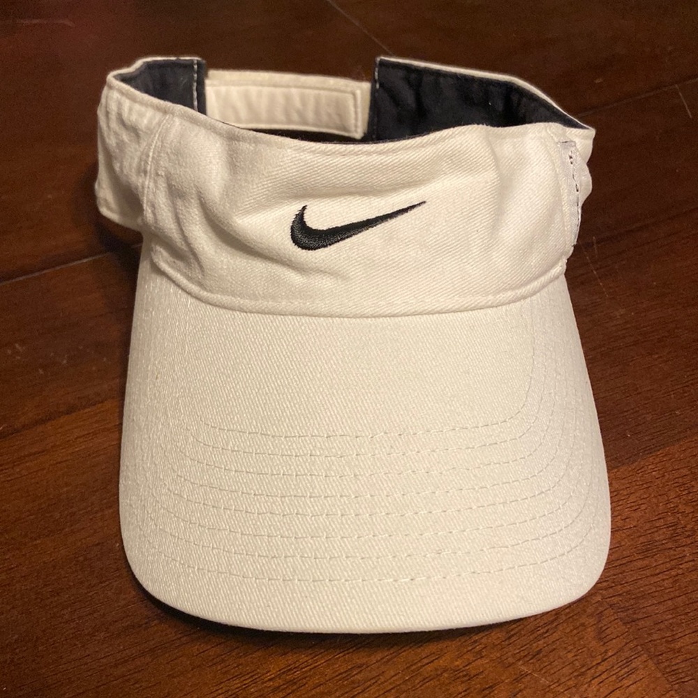 NWOT Nike visor